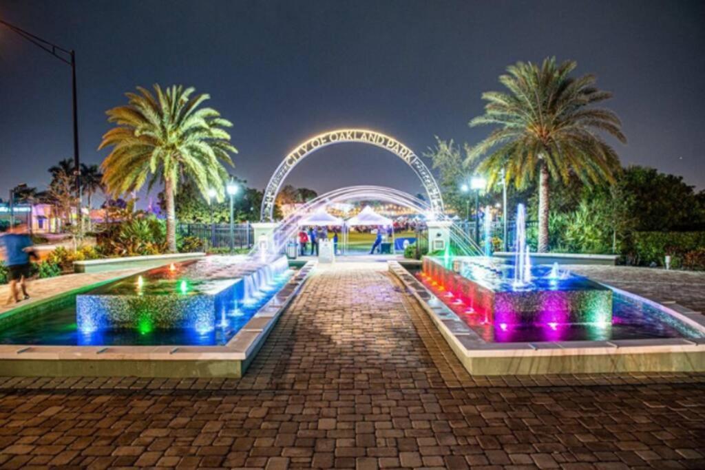 Palm Paradise-Seaside Home W Heated Saltwater Pool 劳德代尔堡 外观 照片